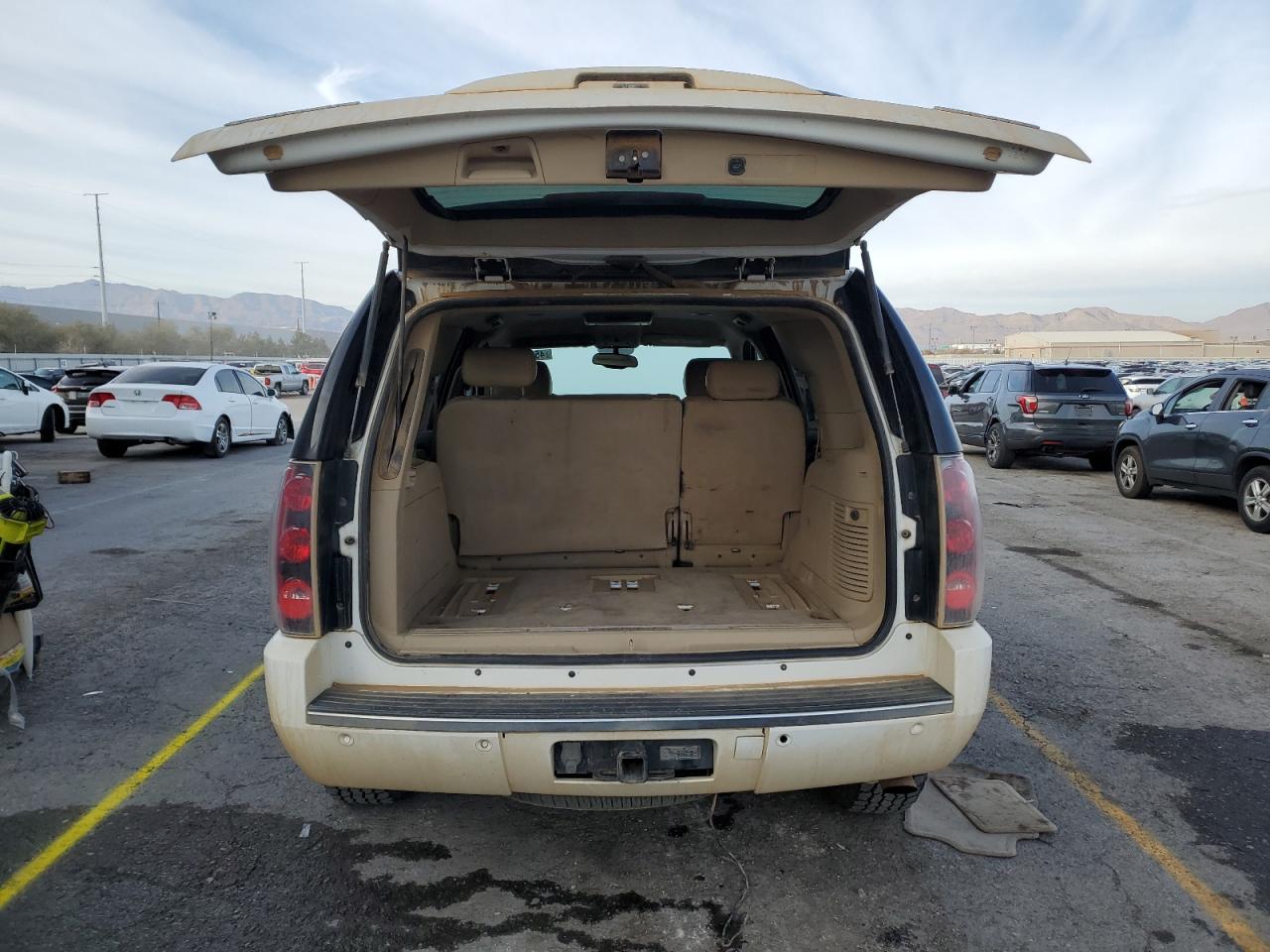 2010 GMC Yukon - Image 6