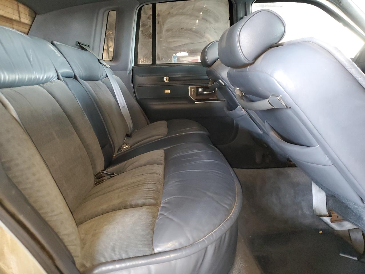 1992 Lincoln Town Car - Image 10