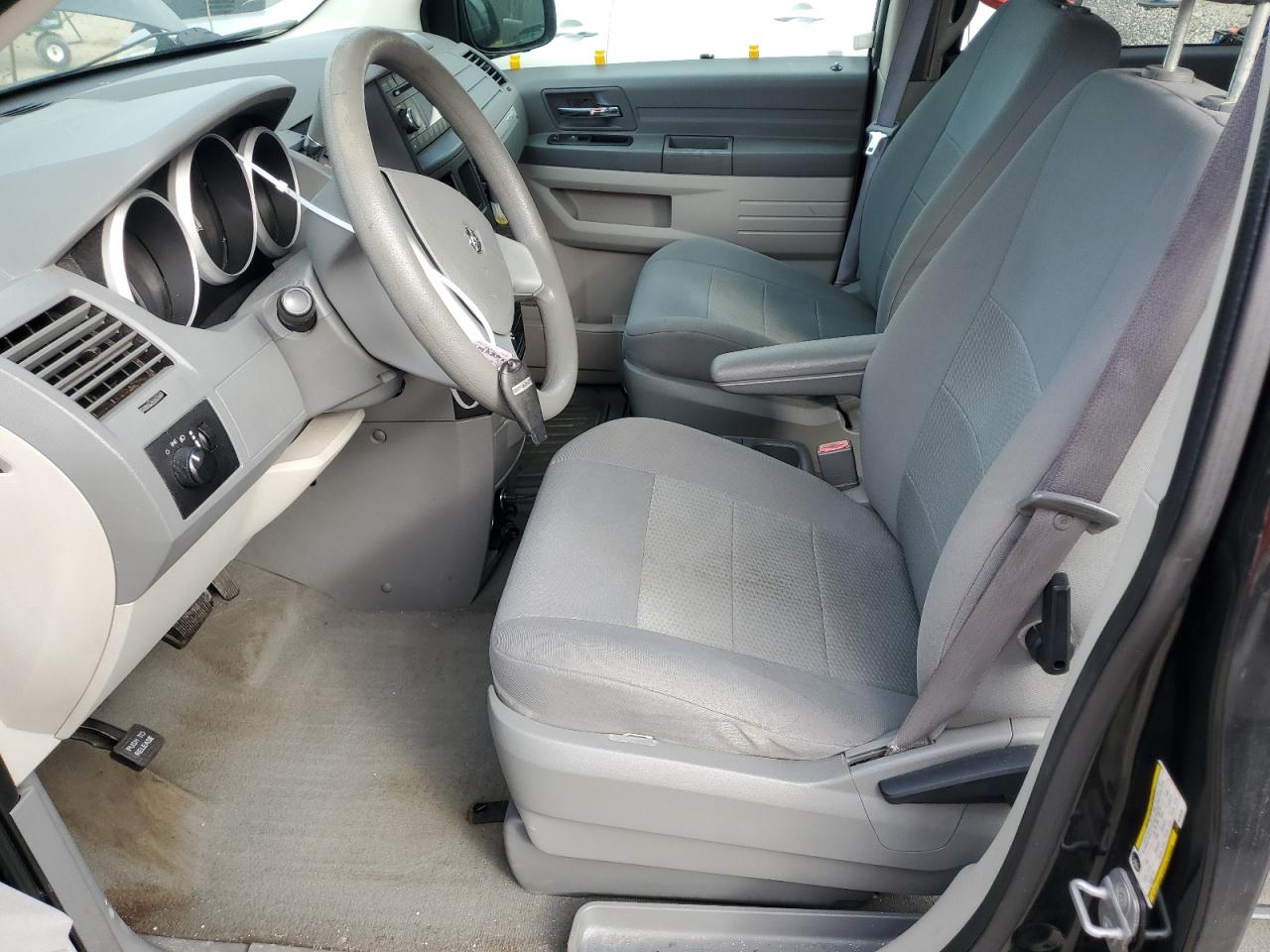 2008 Dodge Caravan - Image 7