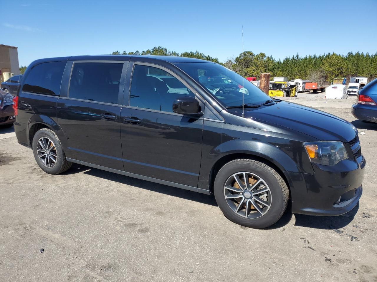 2019 Dodge Caravan - Image 4