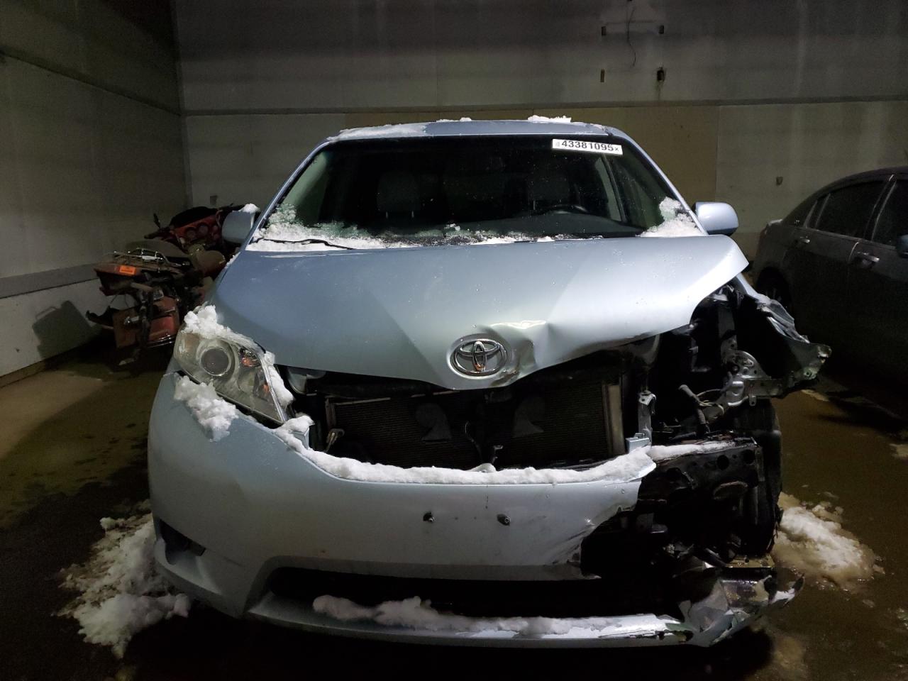 2015 Toyota Sienna - Image 5