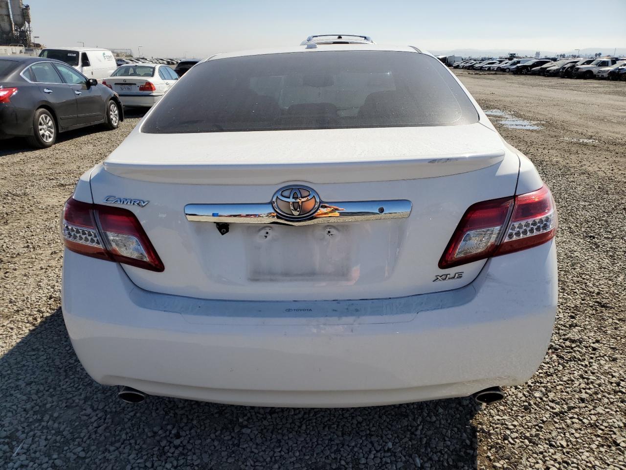 2011 Toyota Camry - Image 6