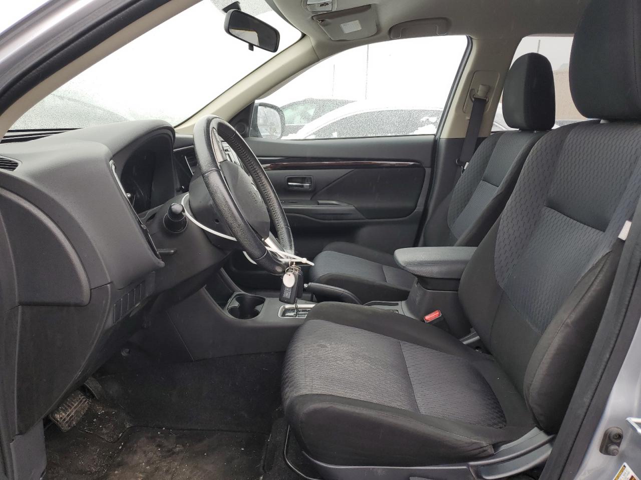 2014 Mitsubishi Outlander - Image 7