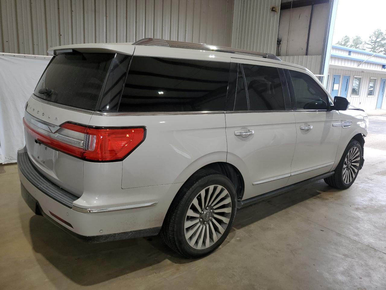 2019 Lincoln Navigator - Image 3