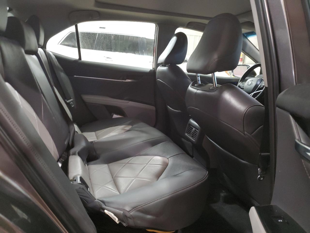2018 Toyota Camry - Image 10