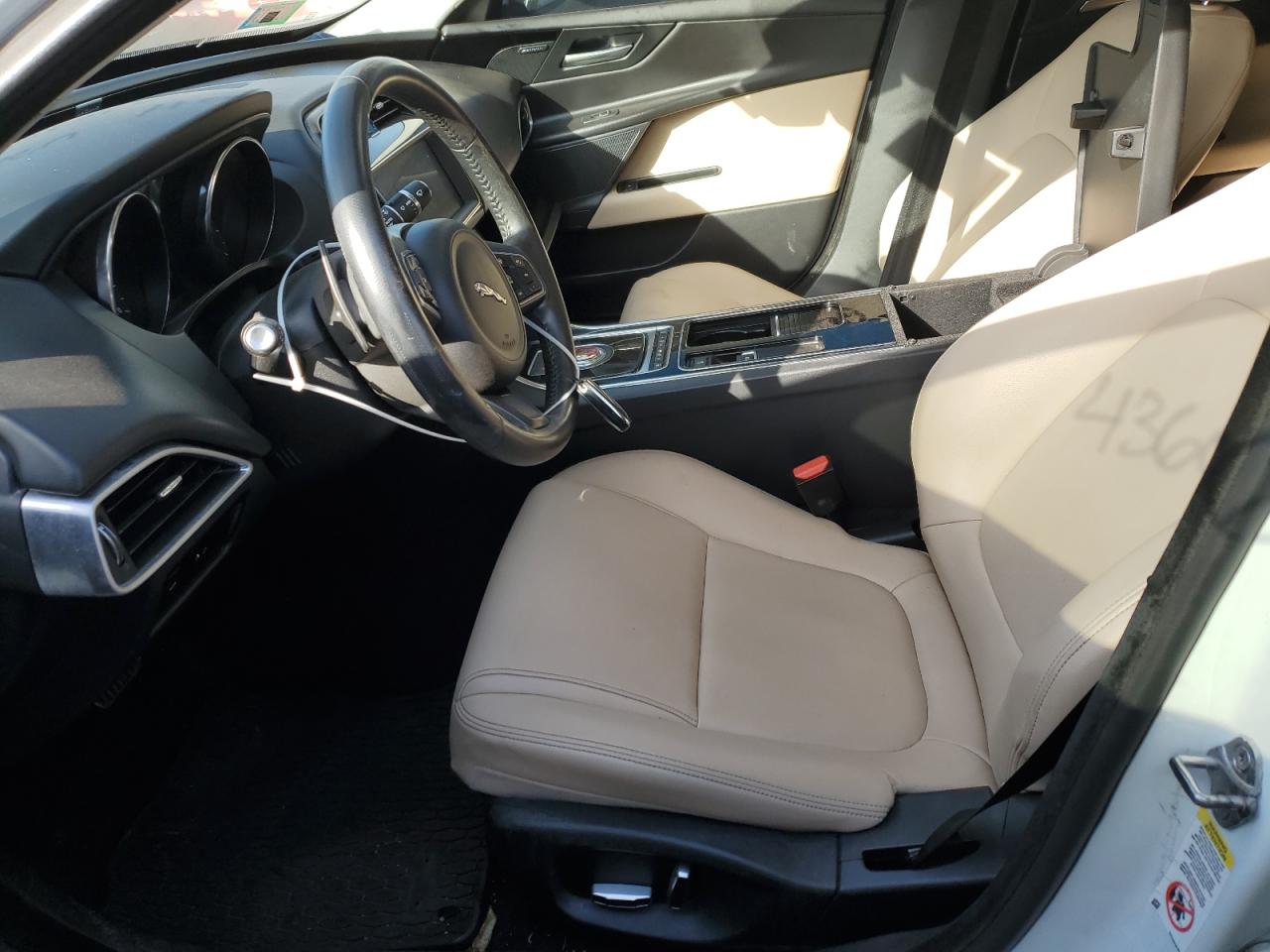 2019 Jaguar XE - Image 7