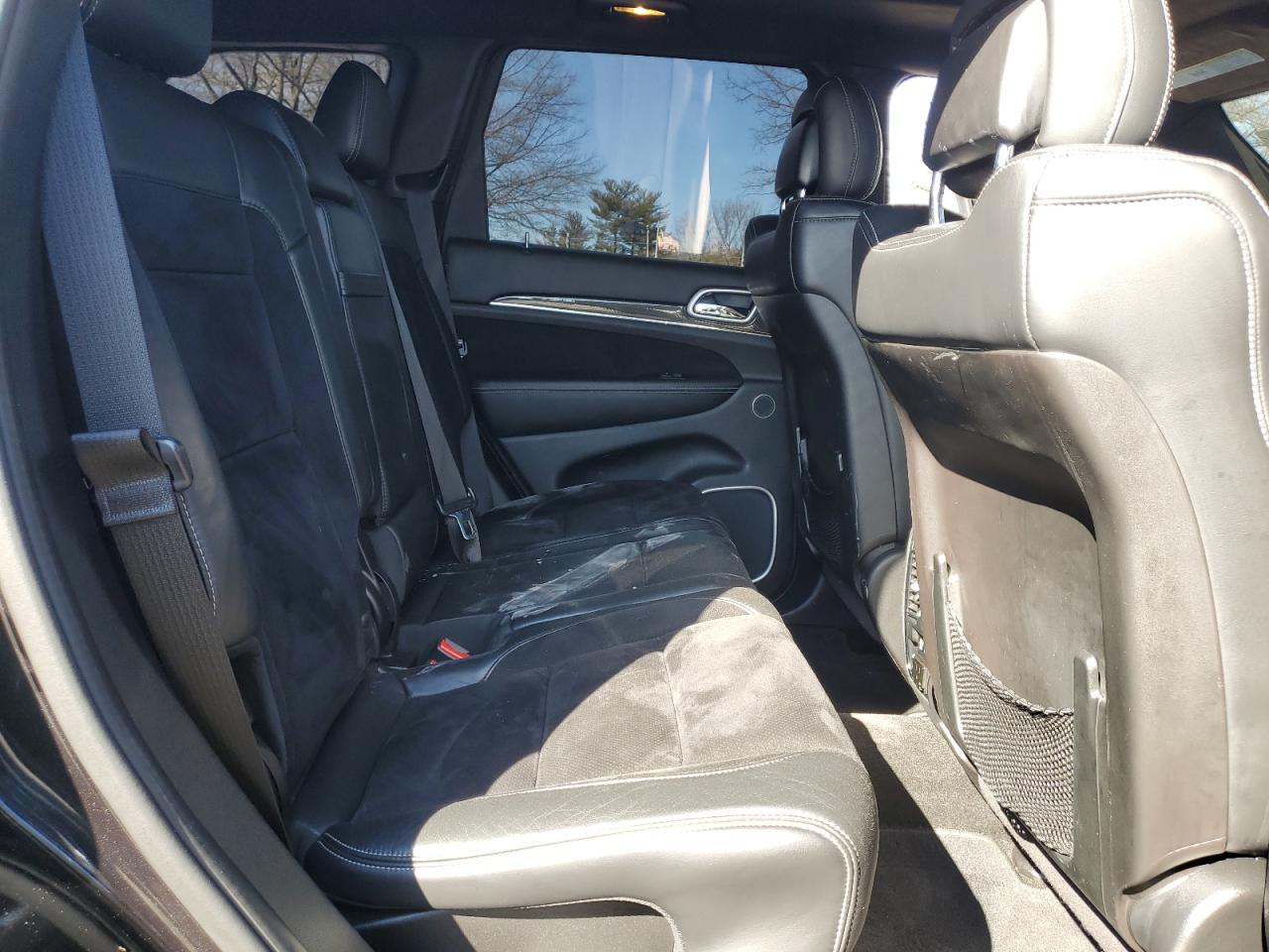 2015 Jeep Grand Cherokee - Image 11