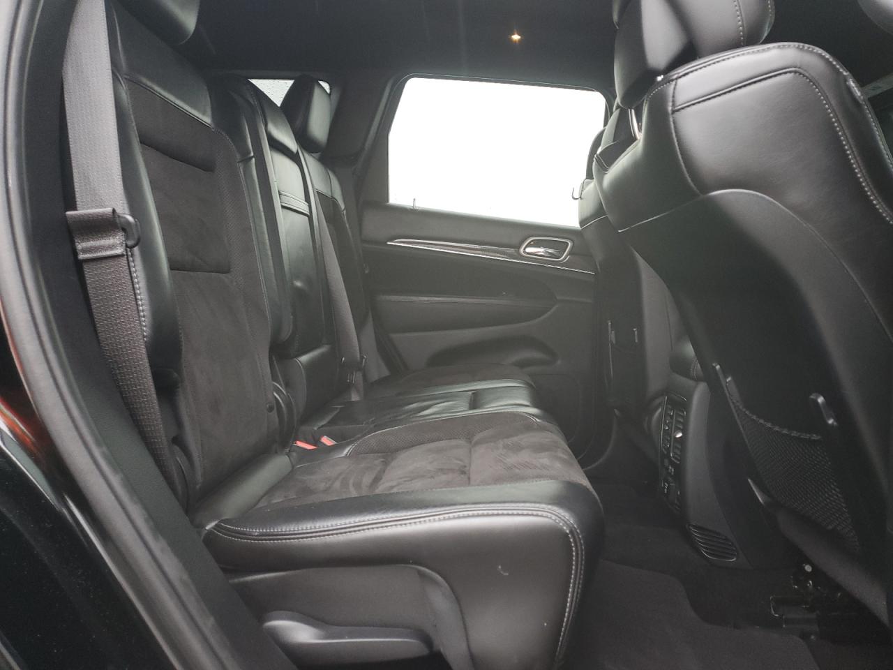 2020 Jeep Grand Cherokee - Image 11