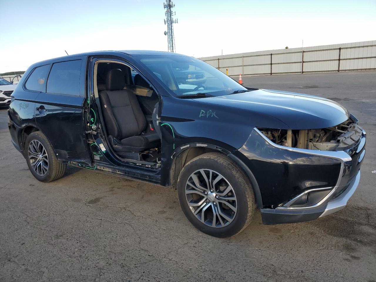 2016 Mitsubishi Outlander - Image 4