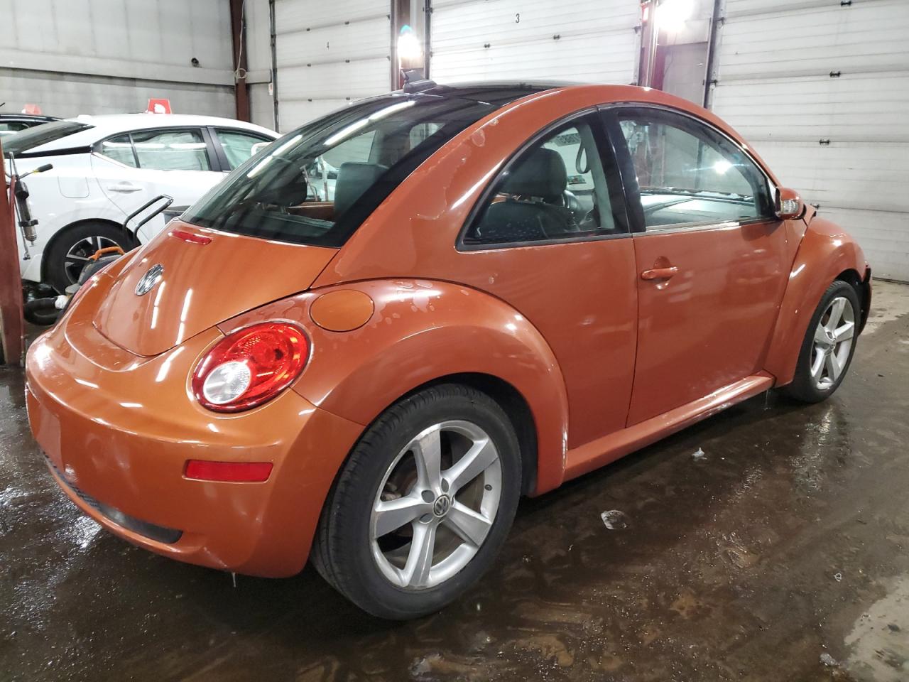 2010 Volkswagen Beetle - Image 3