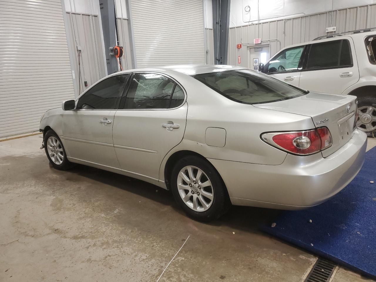 2004 Lexus ES - Image 2