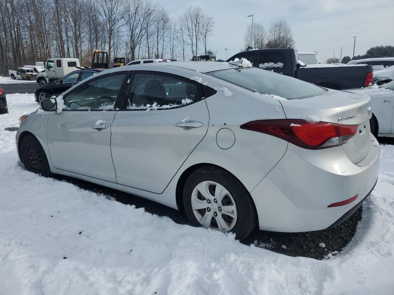 2016 Hyundai Elantra - Image 2