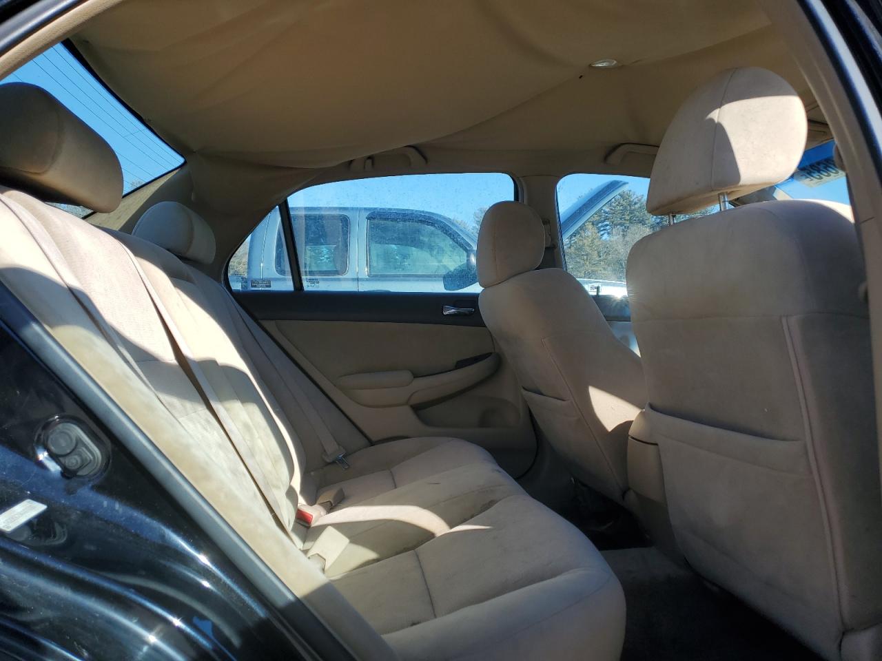 2004 Honda Accord - Image 10
