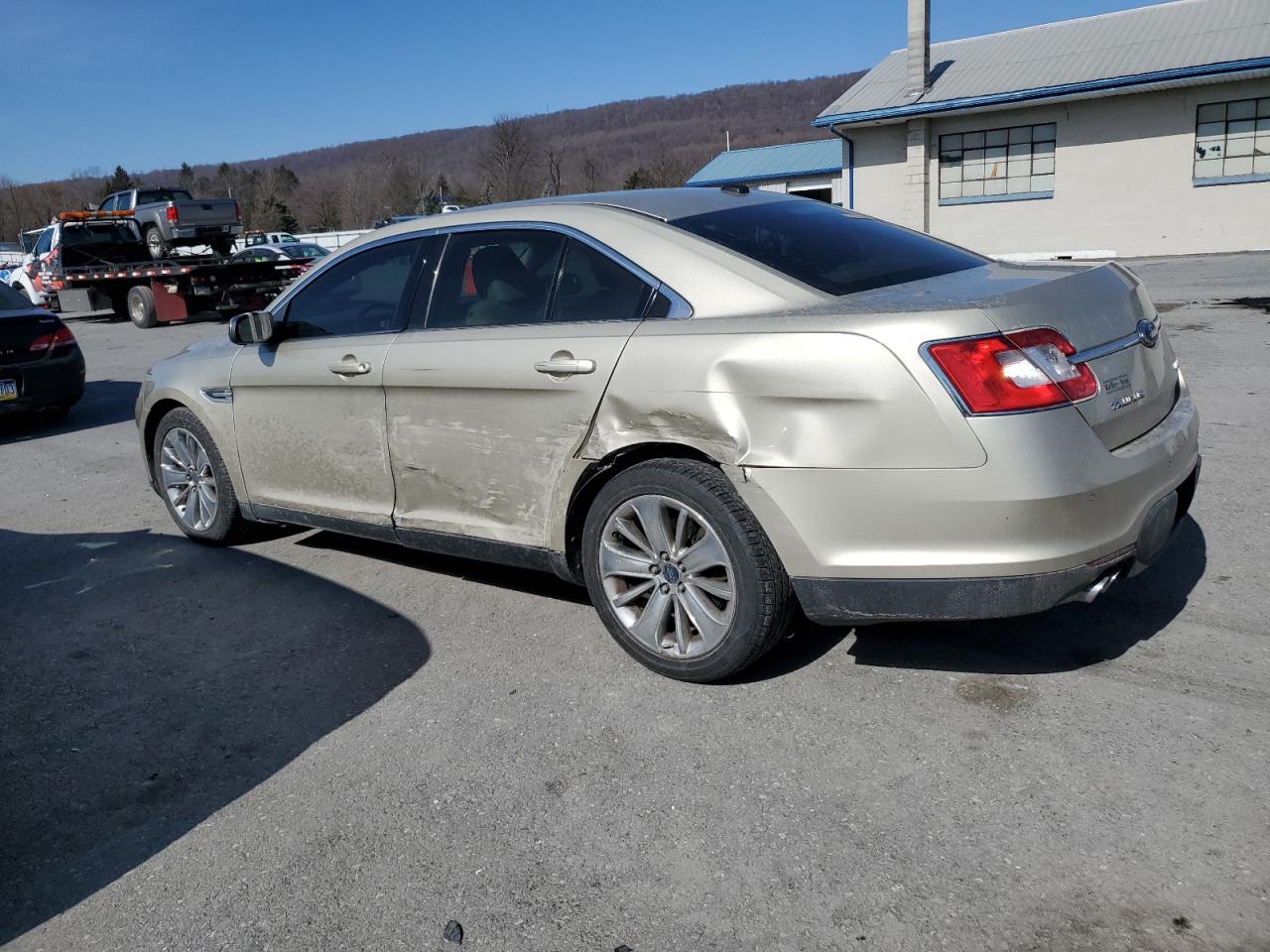 2010 Ford Taurus - Image 2