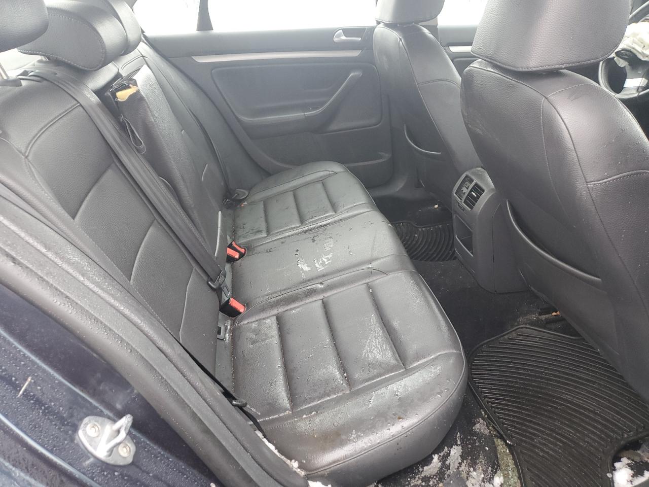 2009 Volkswagen Jetta - Image 10
