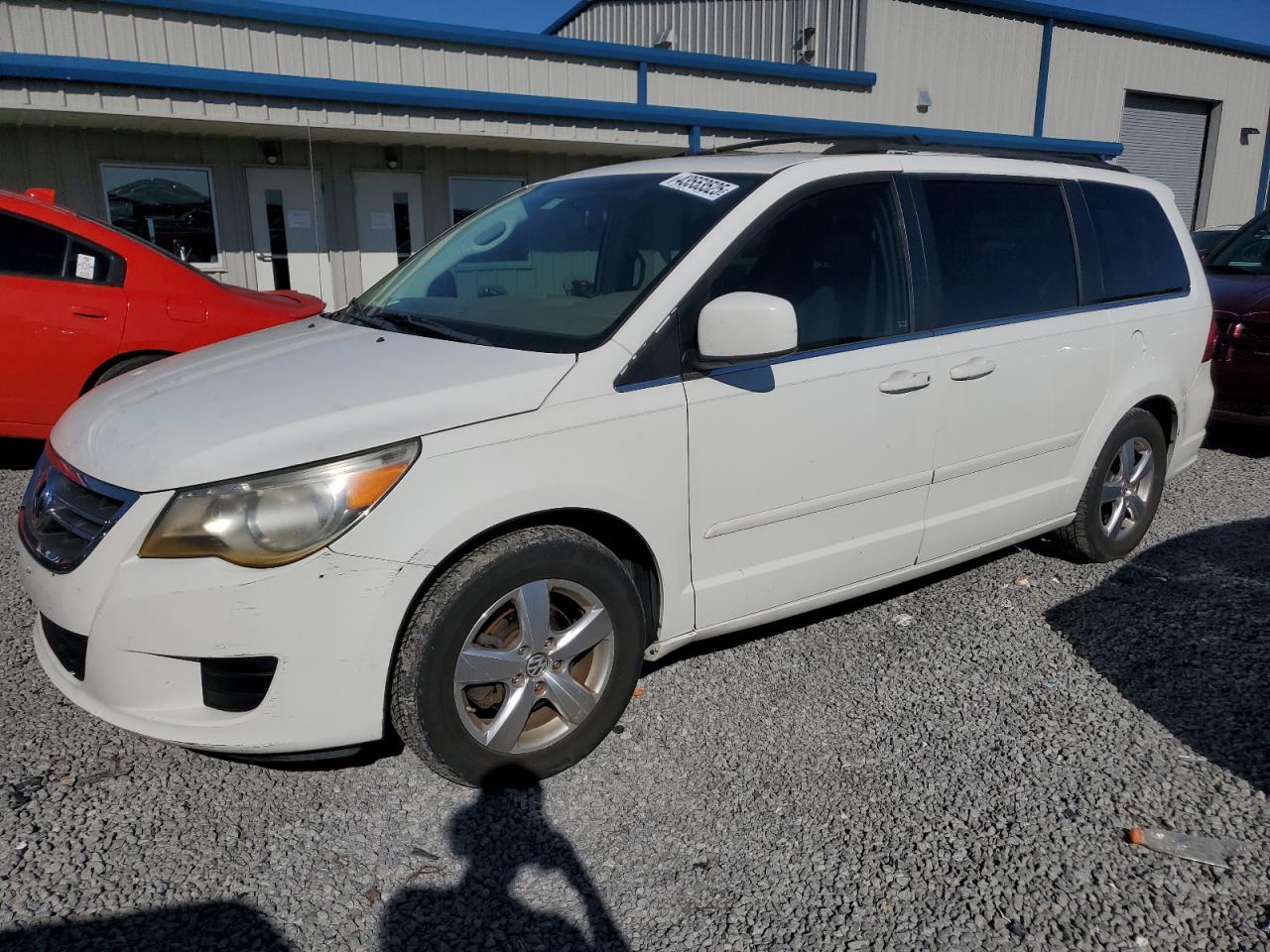 2009 Volkswagen Routan - Image 1