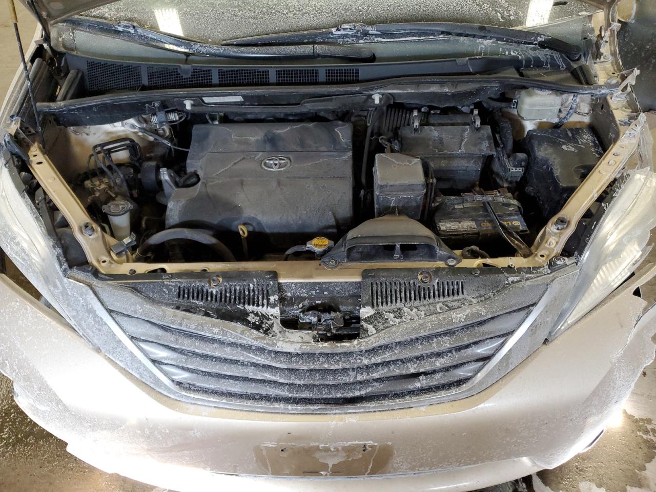 2014 Toyota Sienna - Image 13