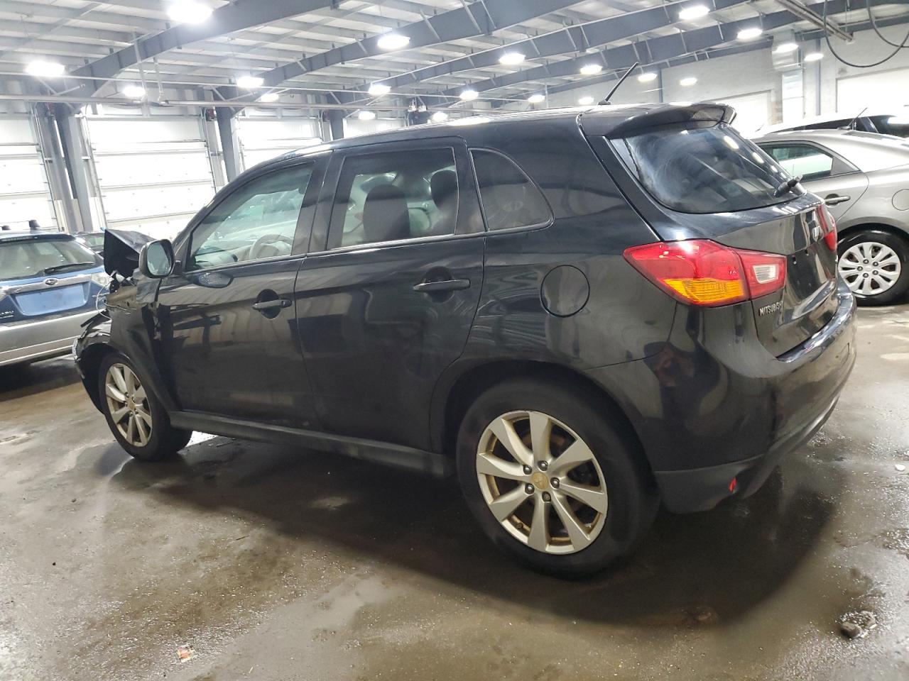 2015 Mitsubishi Outlander - Image 2