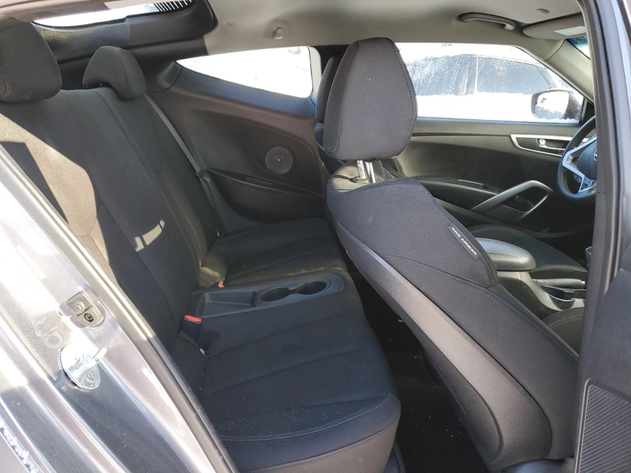 2014 Hyundai Veloster - Image 10