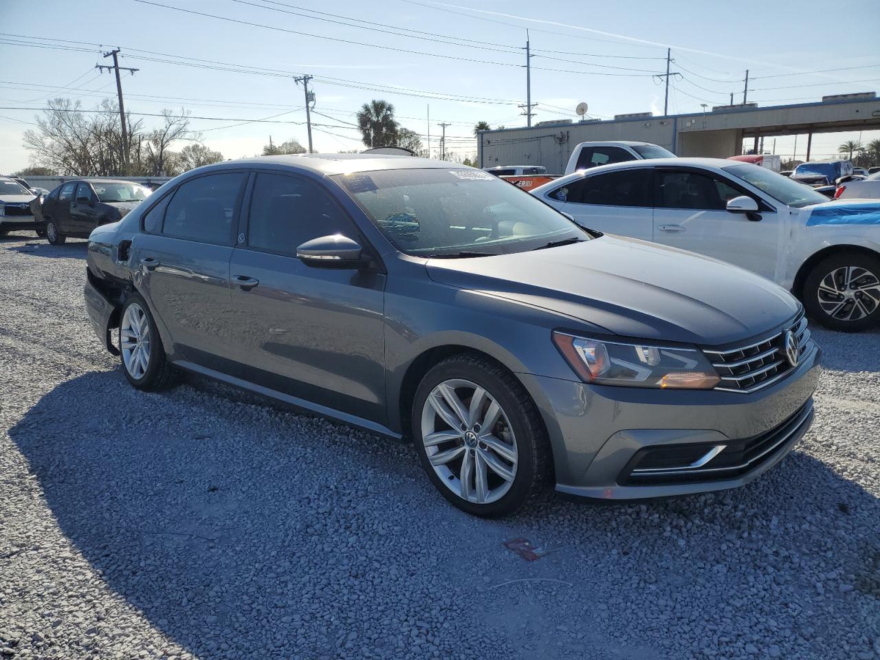 2019 Volkswagen Passat - Image 4