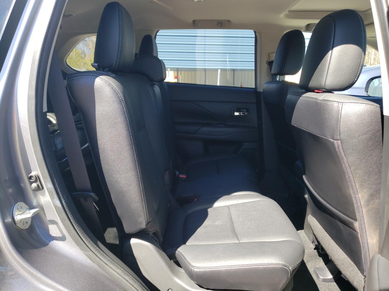 2017 Mitsubishi Outlander - Image 11