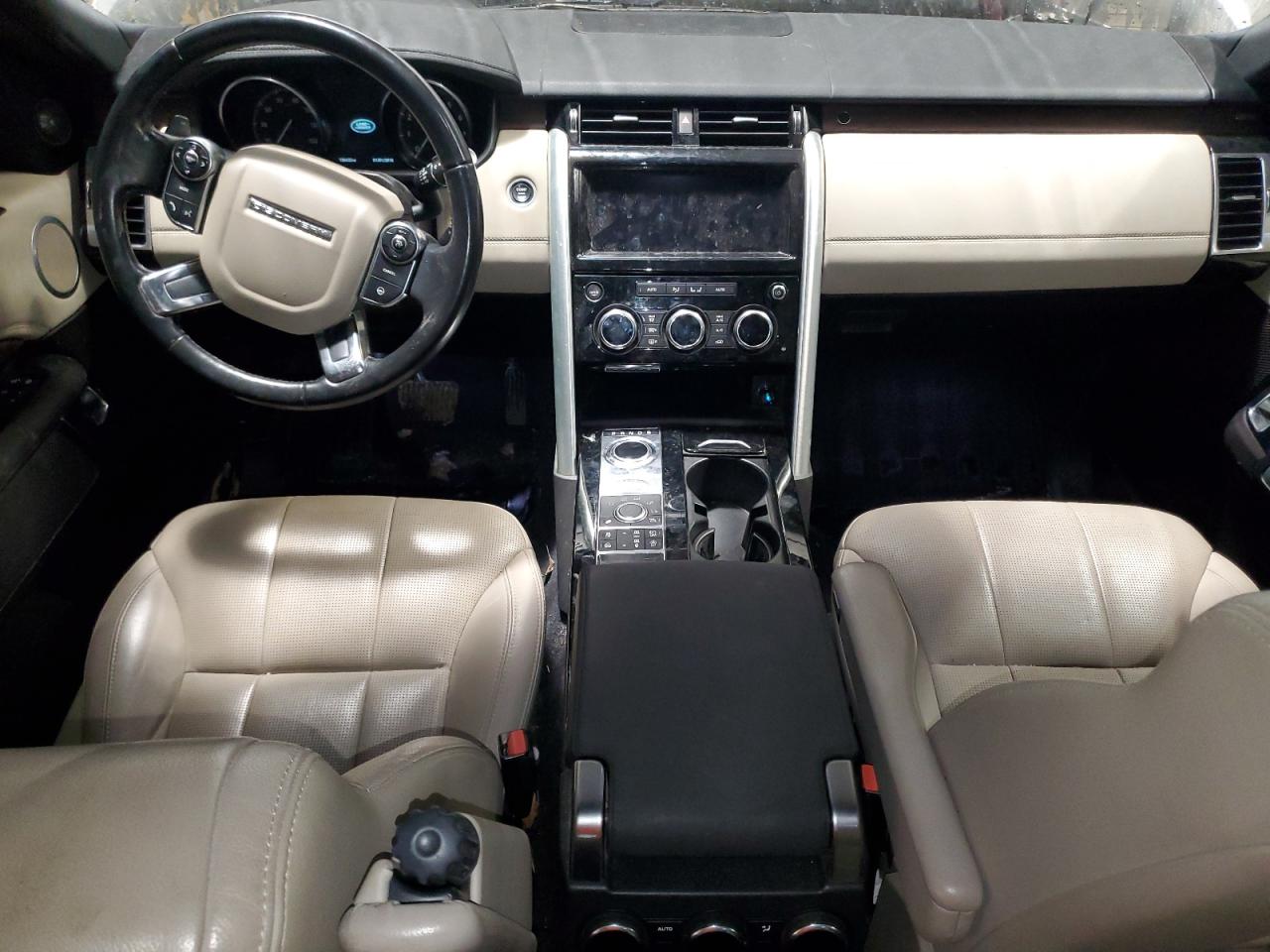 2017 Land Rover Discovery - Image 8