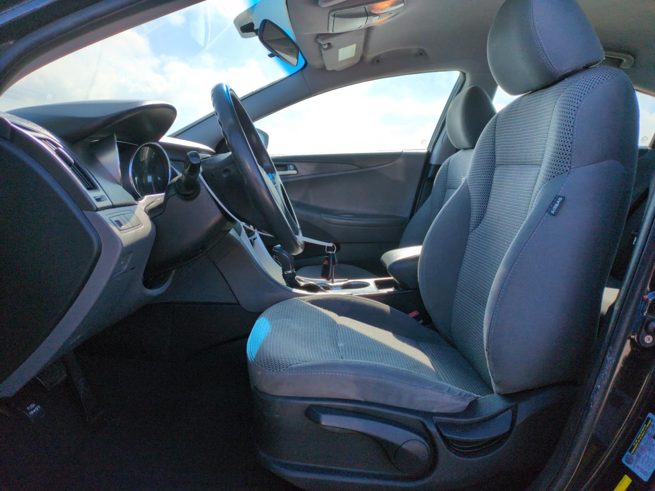 2011 Hyundai Sonata - Image 7