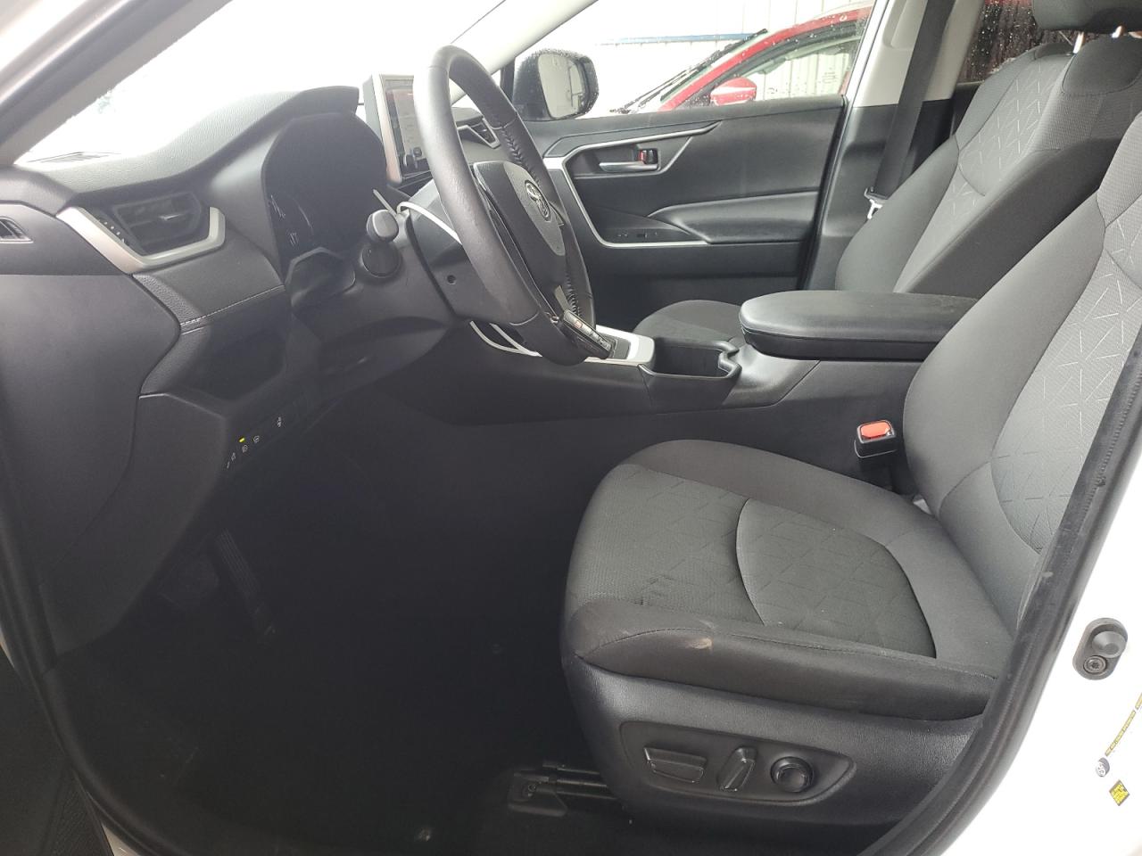 2024 Toyota RAV 4 - Image 7