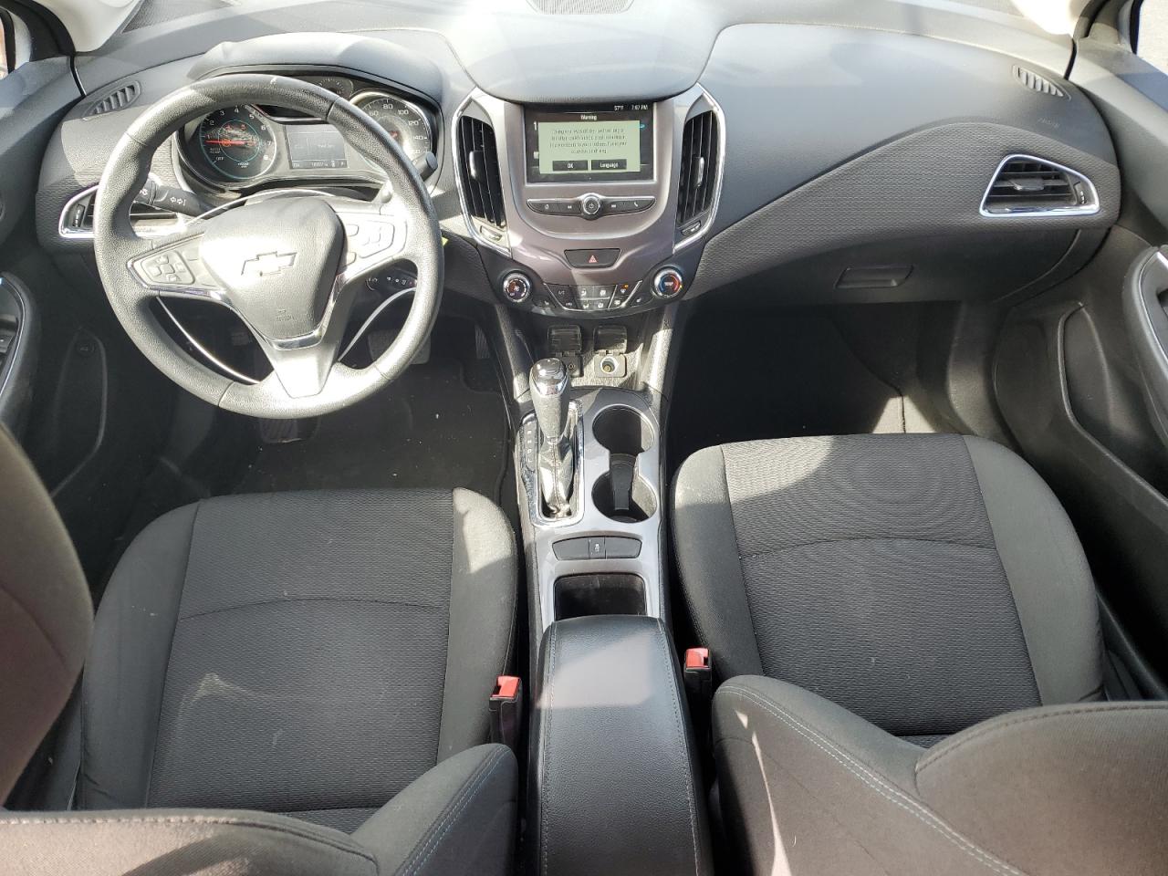 2018 Chevrolet Cruze - Image 8