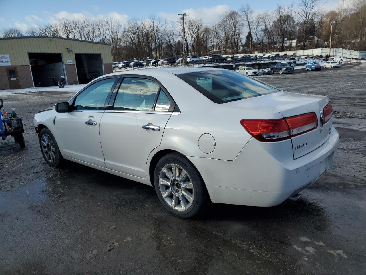 2010 Lincoln MKZ - Image 2