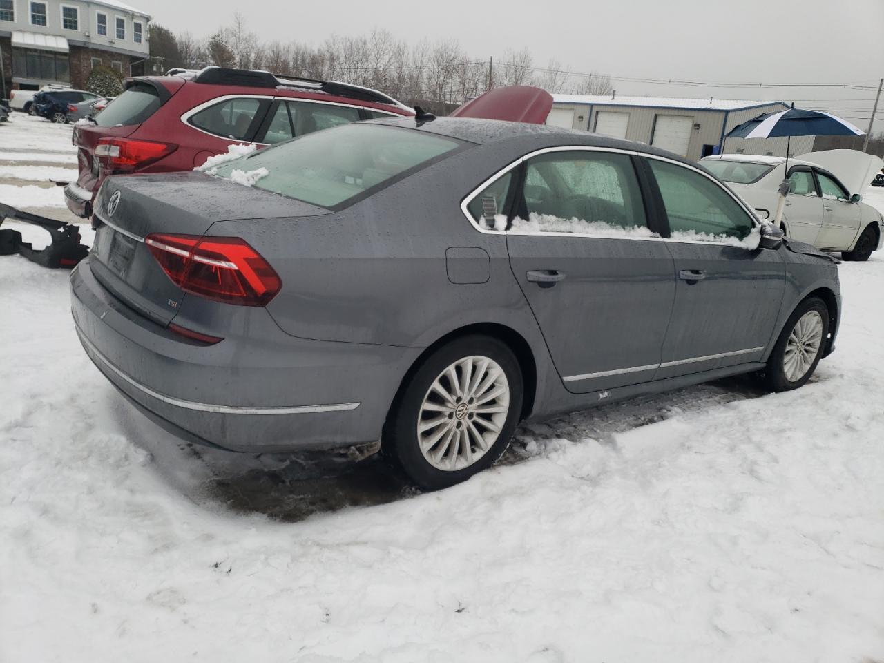 2017 Volkswagen Passat - Image 3