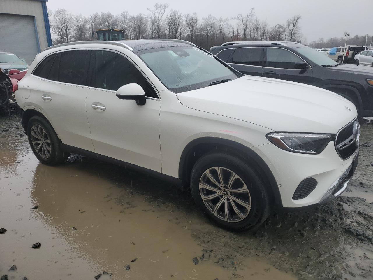 2024 Mercedes-Benz GLC - Image 4