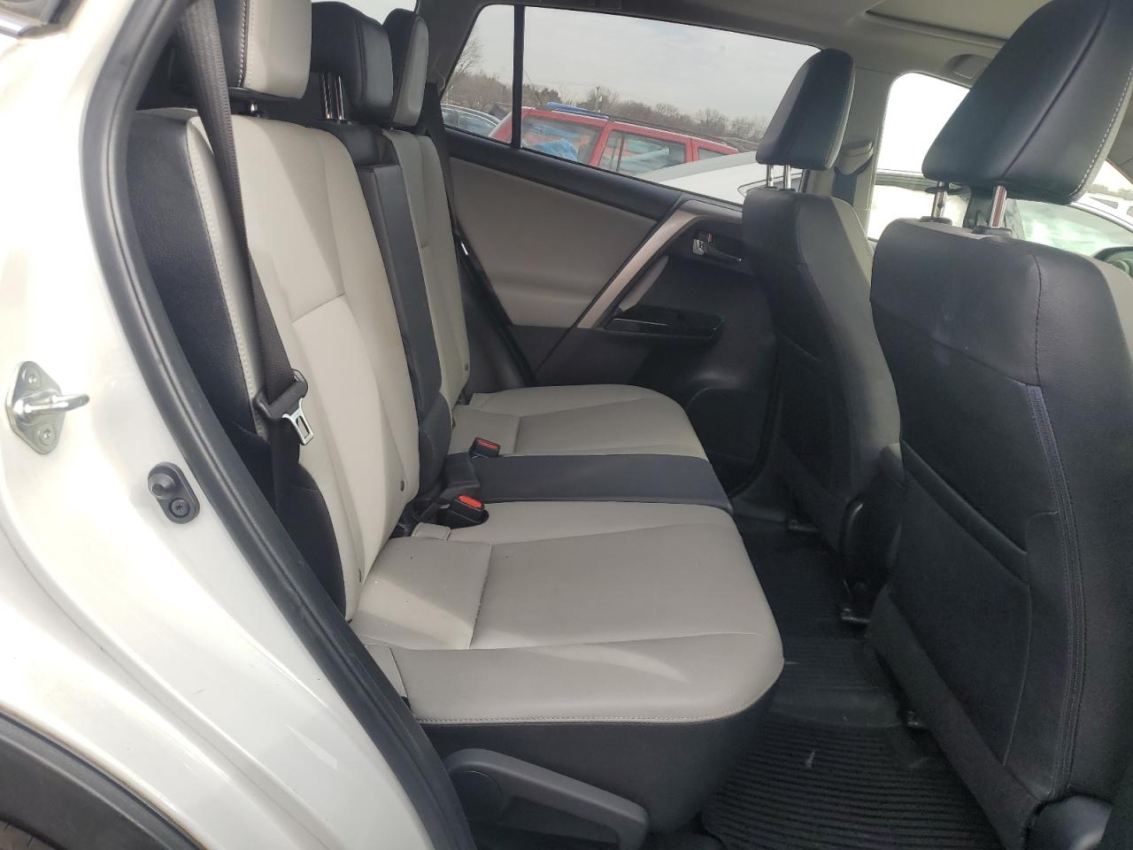 2018 Toyota RAV 4 - Image 11