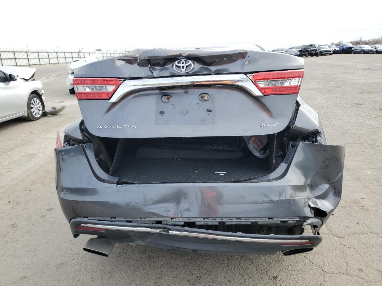 2016 Toyota Avalon - Image 6