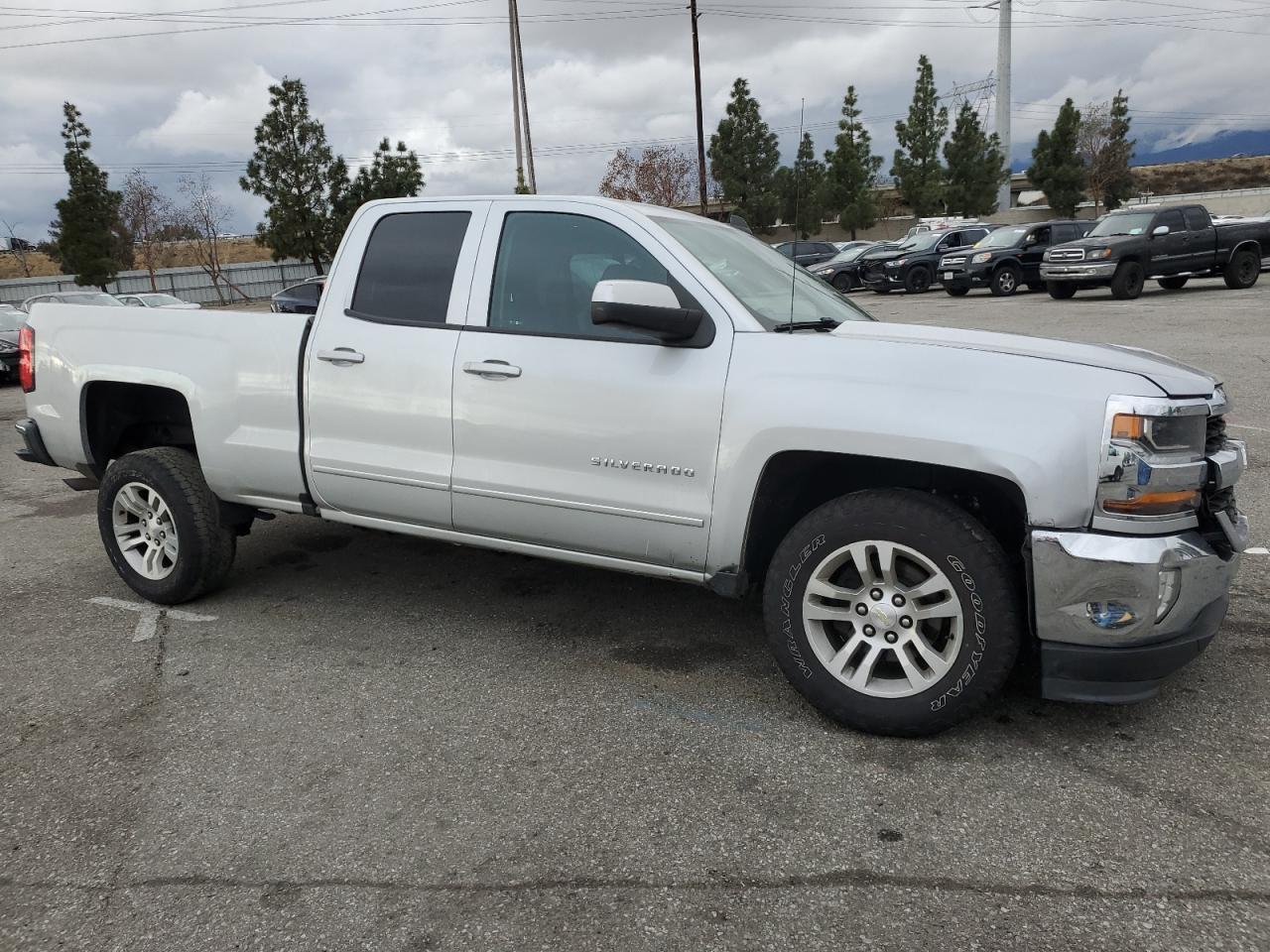 2016 Chevrolet Silverado - Image 4