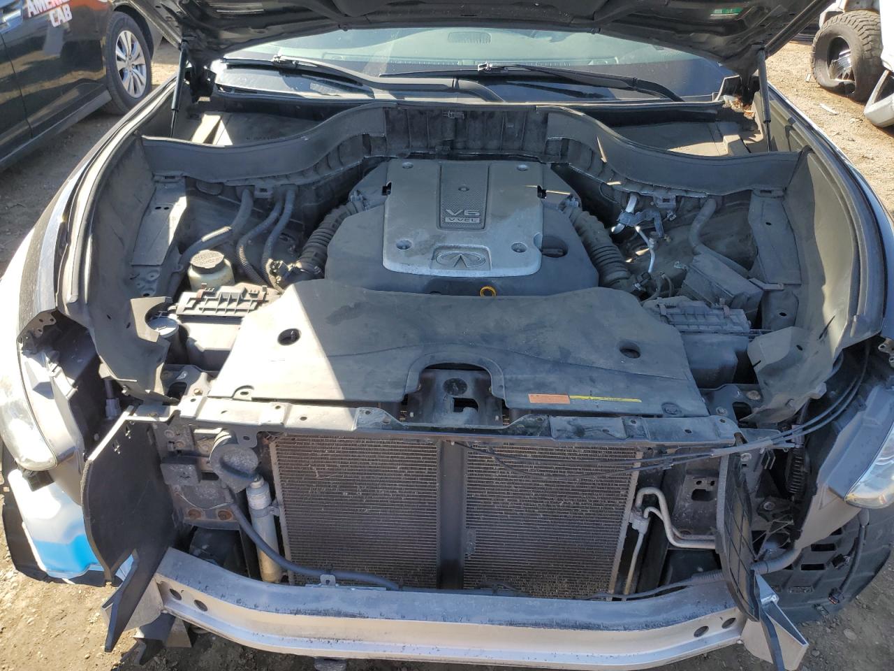 2015 Infiniti QX70 - Image 12