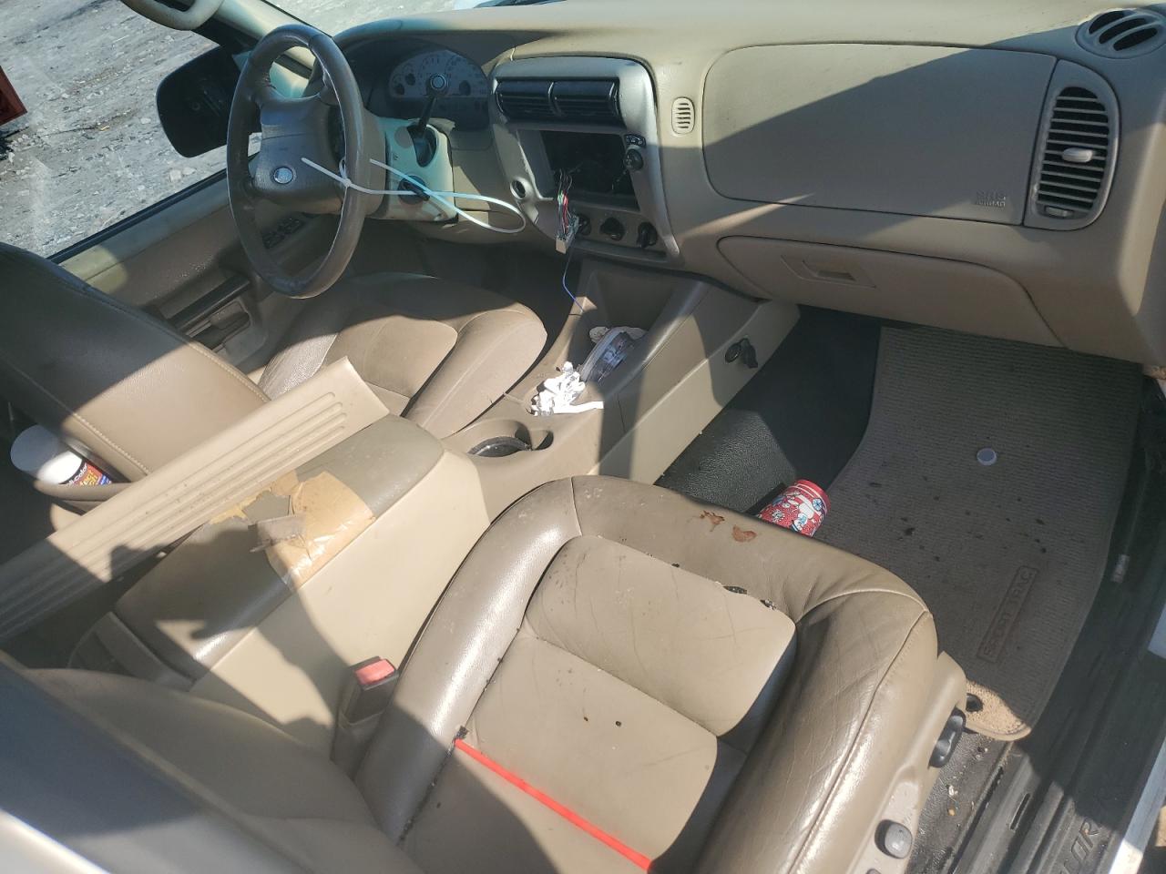 2004 Ford Explorer - Image 8
