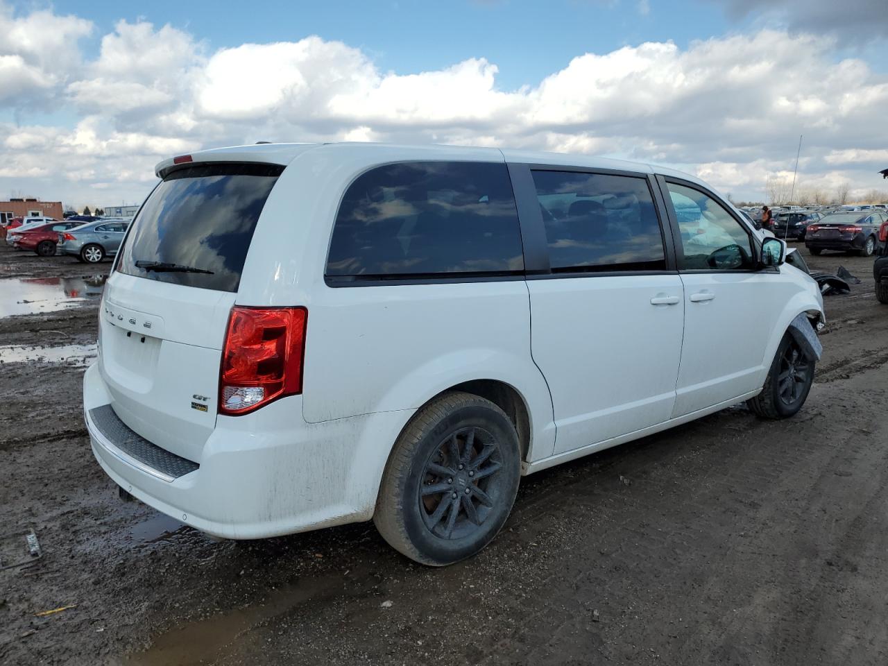 2019 Dodge Caravan - Image 3