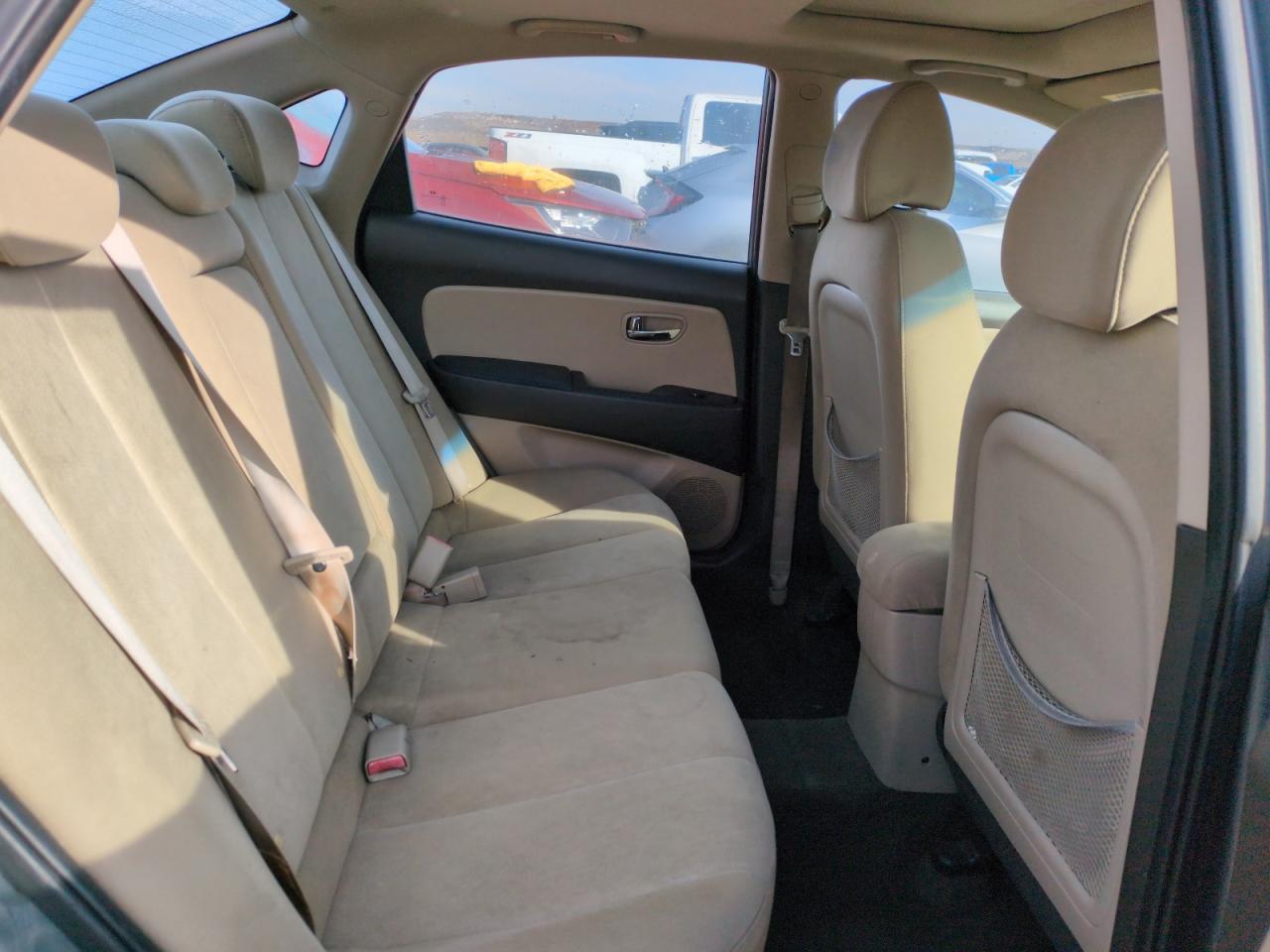 2010 Hyundai Elantra - Image 10