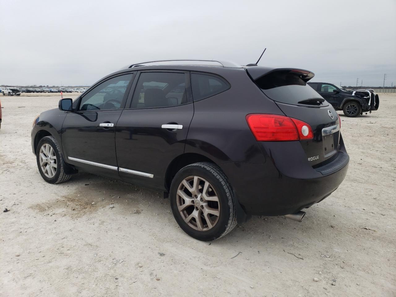 2011 Nissan Rogue - Image 2