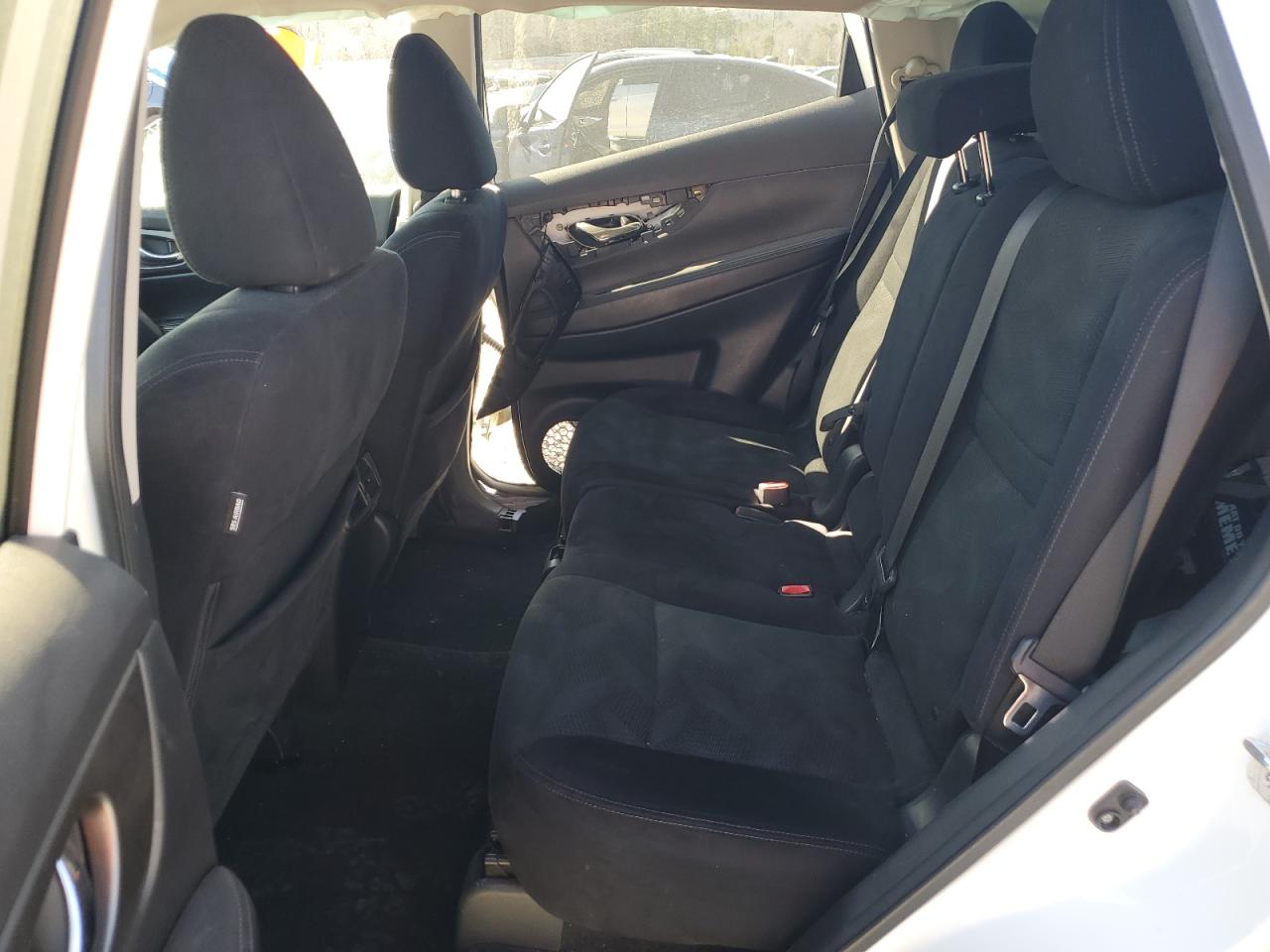 2015 Nissan Rogue - Image 11