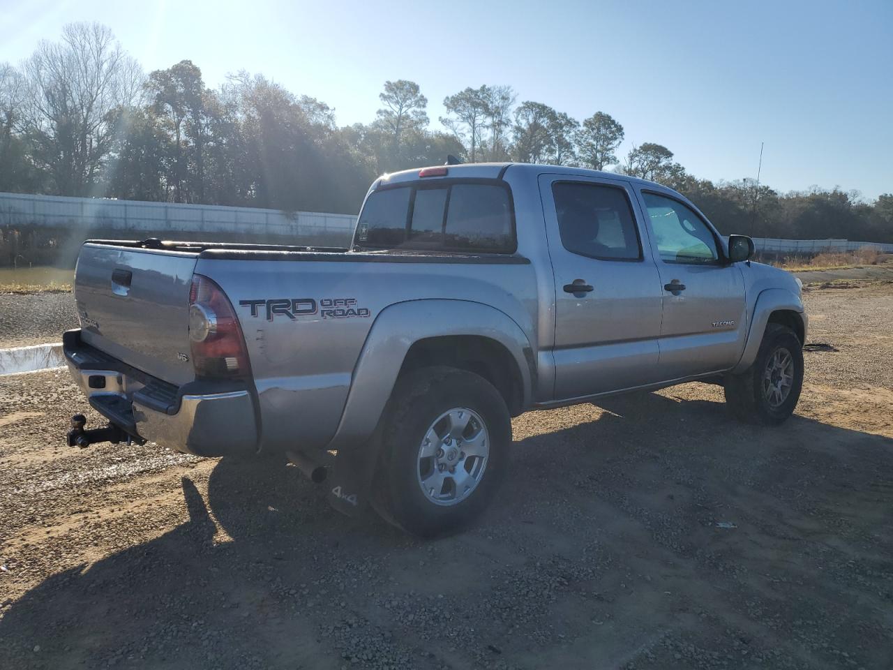 2015 Toyota Tacoma - Image 3