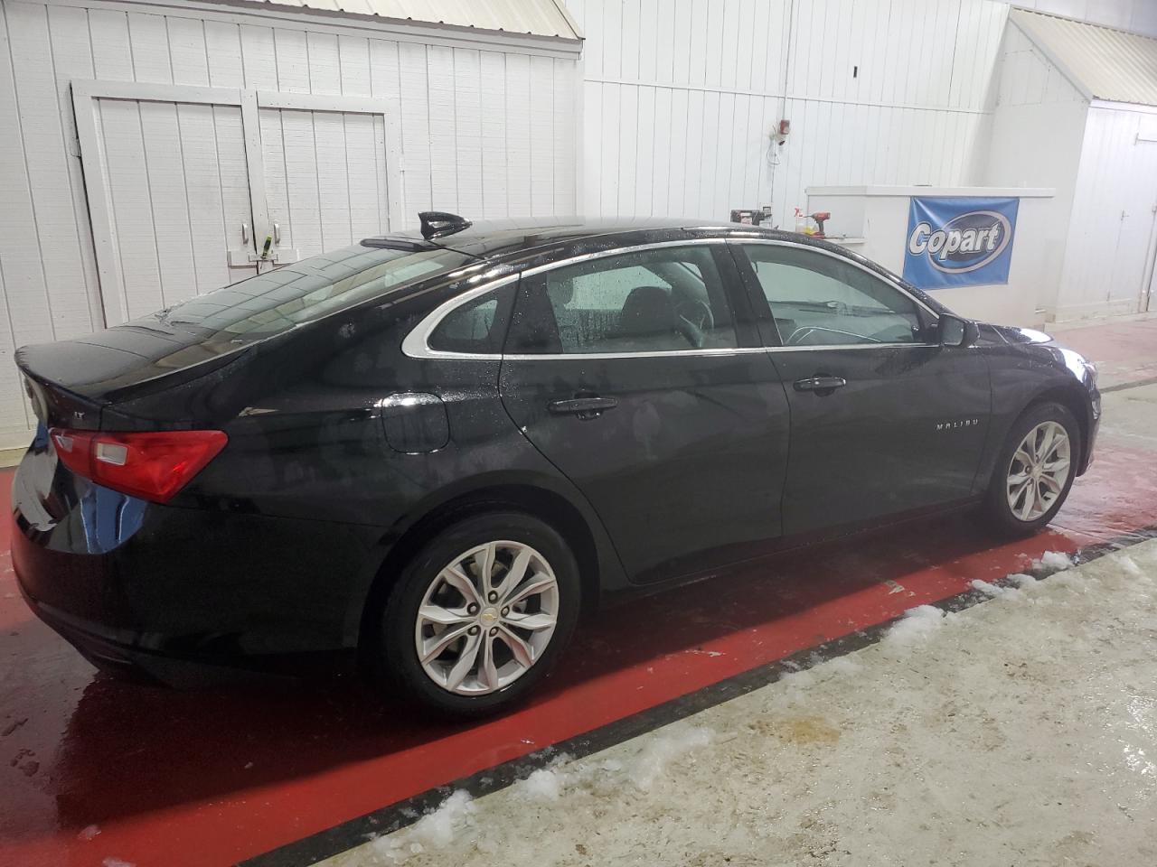 2023 Chevrolet Malibu - Image 3