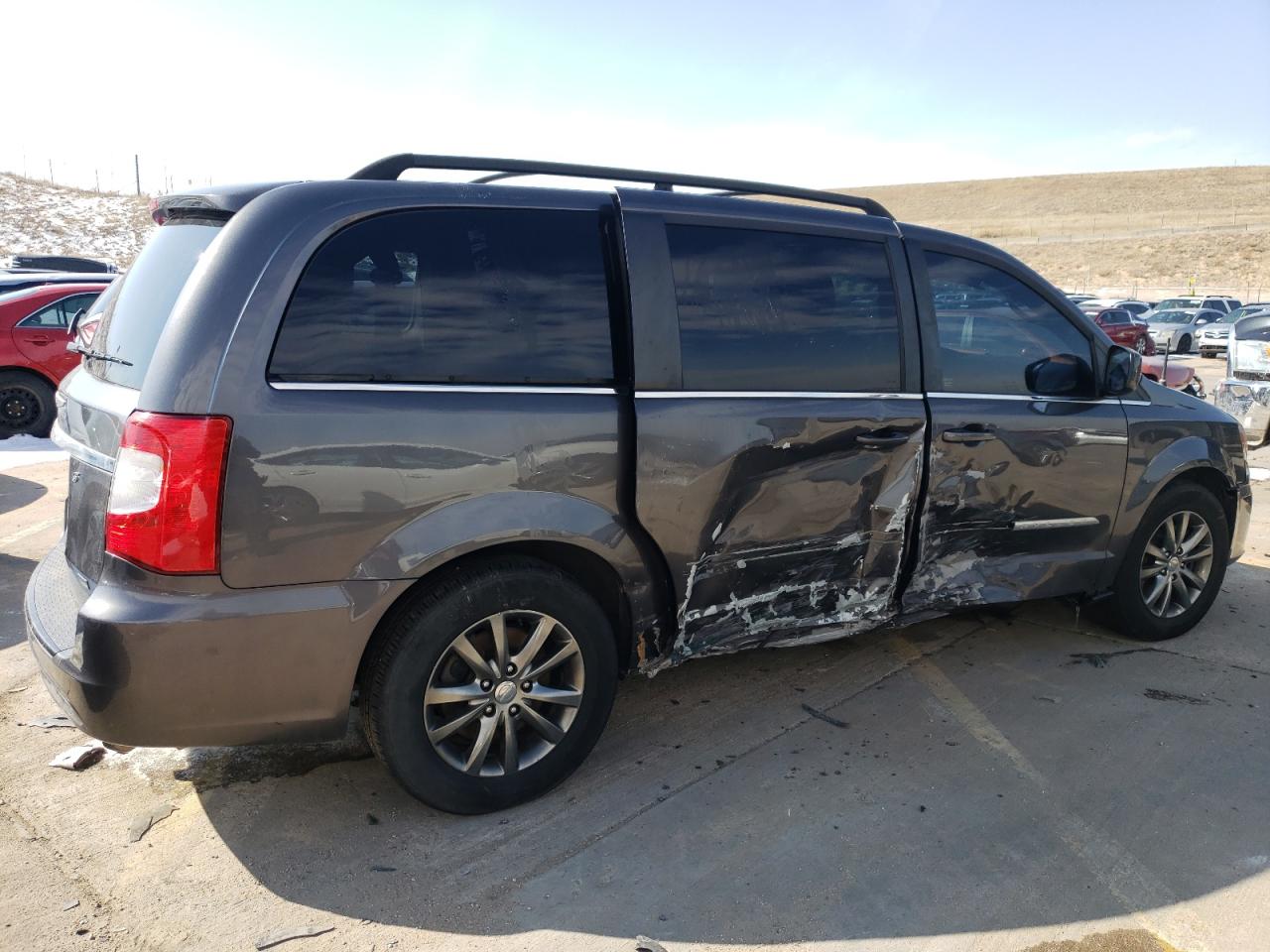 2015 Chrysler Town & Country - Image 3