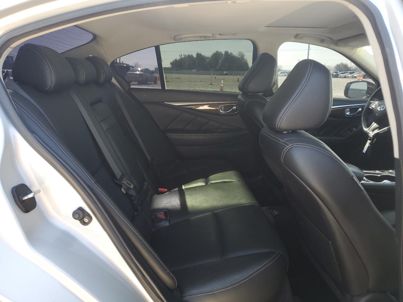 2015 Infiniti Q50 - Image 10