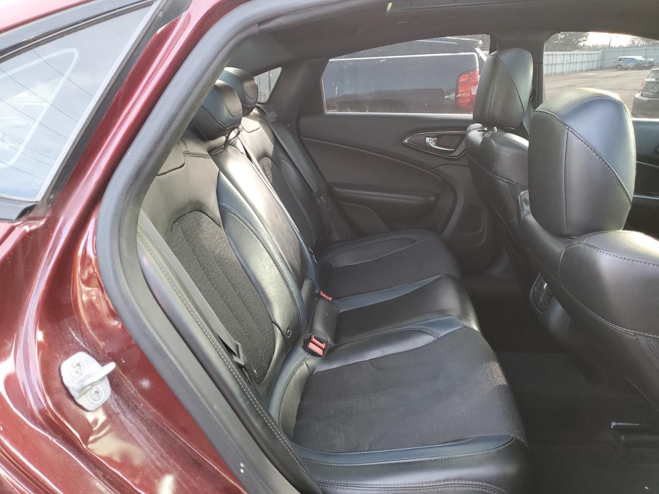 2015 Chrysler 200 - Image 10