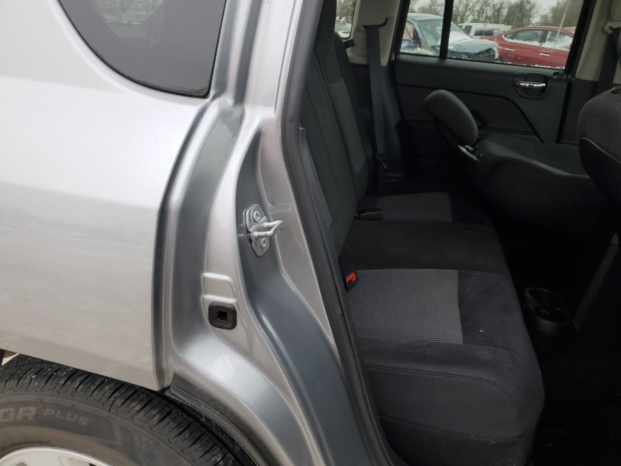 2017 Jeep Compass - Image 12