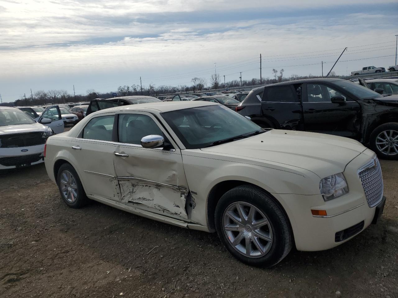 2010 Chrysler 300 - Image 4