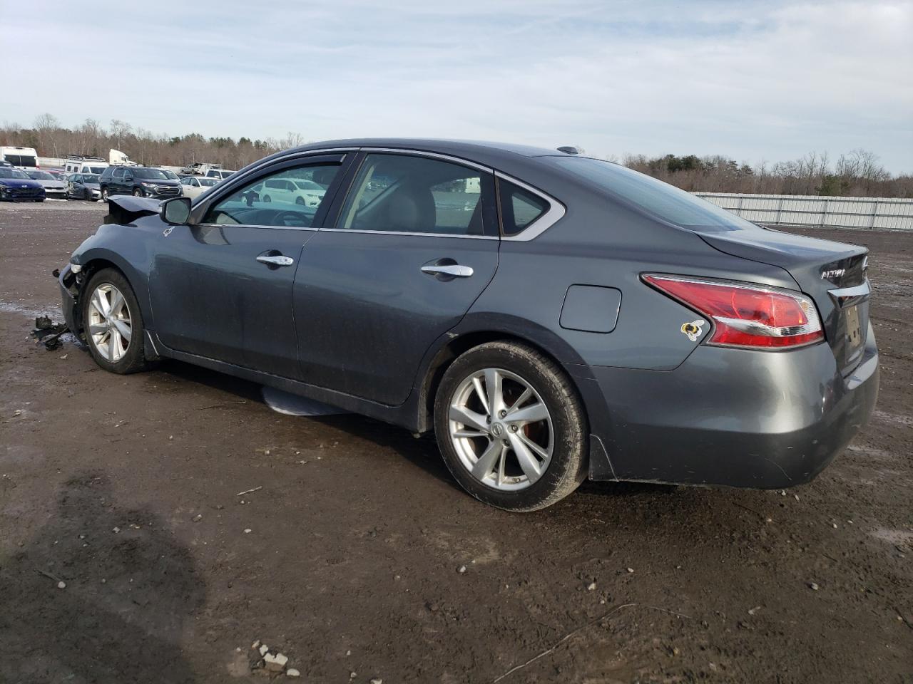 2015 Nissan Altima - Image 2