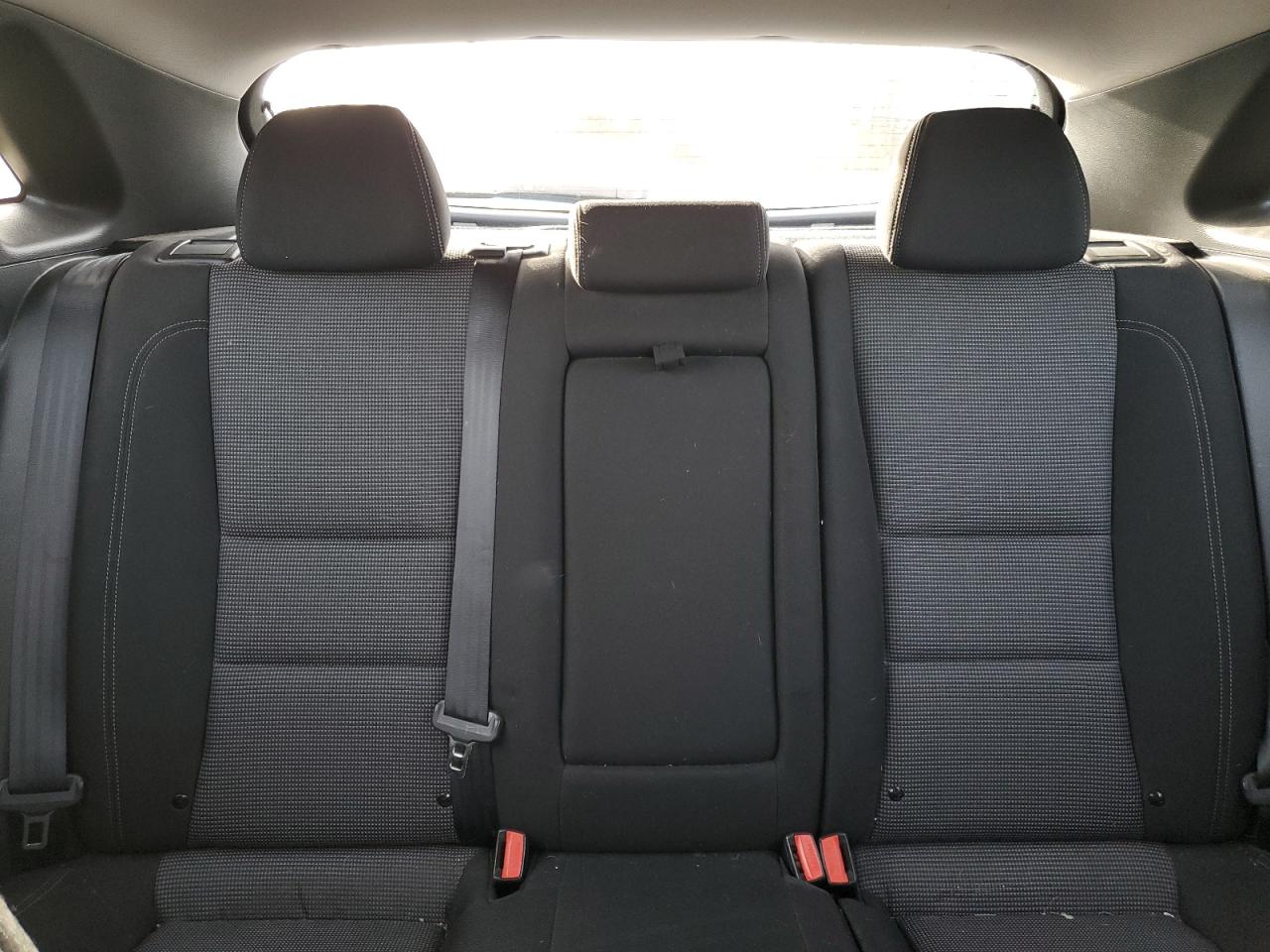 2016 Hyundai Elantra - Image 10